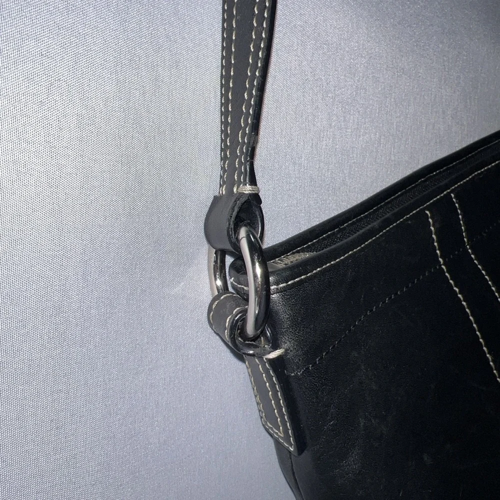 Coach Women's‎ Shoulder Zippered Black Leather Handbag Nice condition